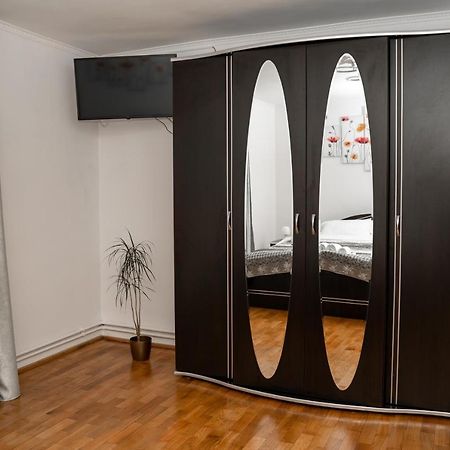 Apartament Panoramic La Casa In Comuna Rasinari Bagian luar foto